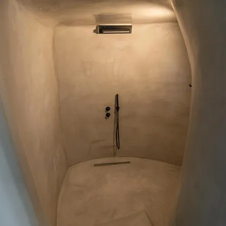 Uncle's House Junior Indoor Pool * آداماس
