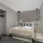 Uncle's House Junior Indoor Pool Apartment