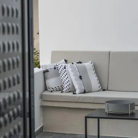 Uncle's House Junior Indoor Pool * Adamantas (Milos)