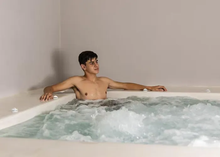 Uncle's House Junior Indoor Pool * Adamantas (Milos)