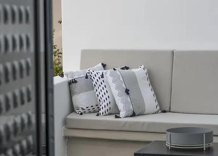 Uncle's House Junior Indoor Pool * Adamantas (Milos)